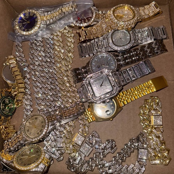 luxury gold n silver jewelry (full box)